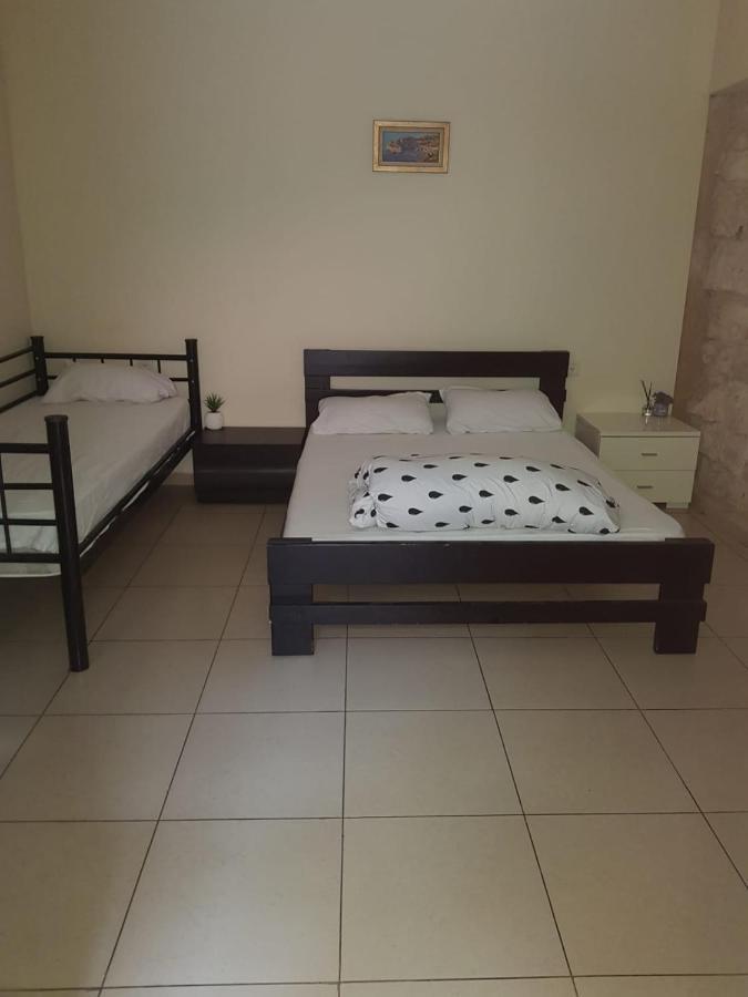 Grin-Motel Haifa Buitenkant foto