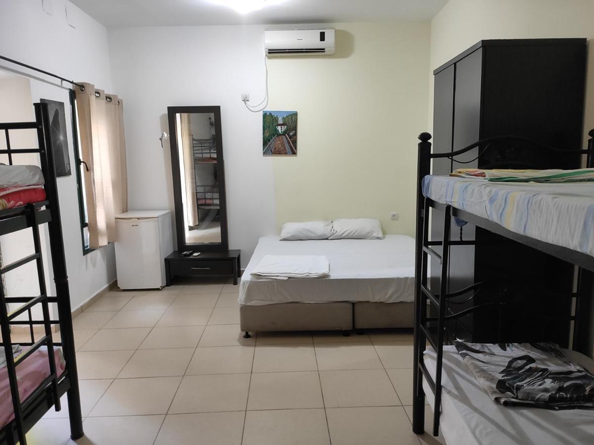 Grin-Motel Haifa Buitenkant foto