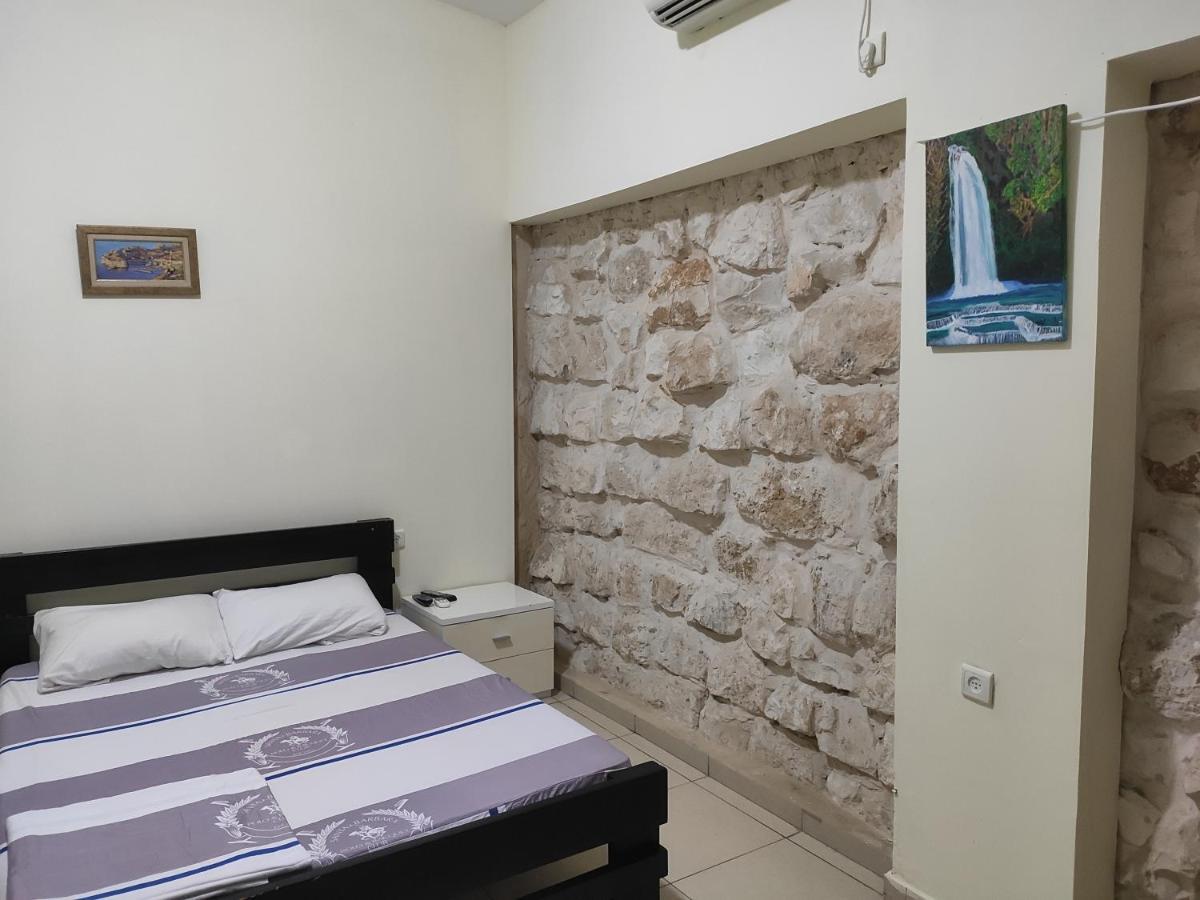 Grin-Motel Haifa Buitenkant foto