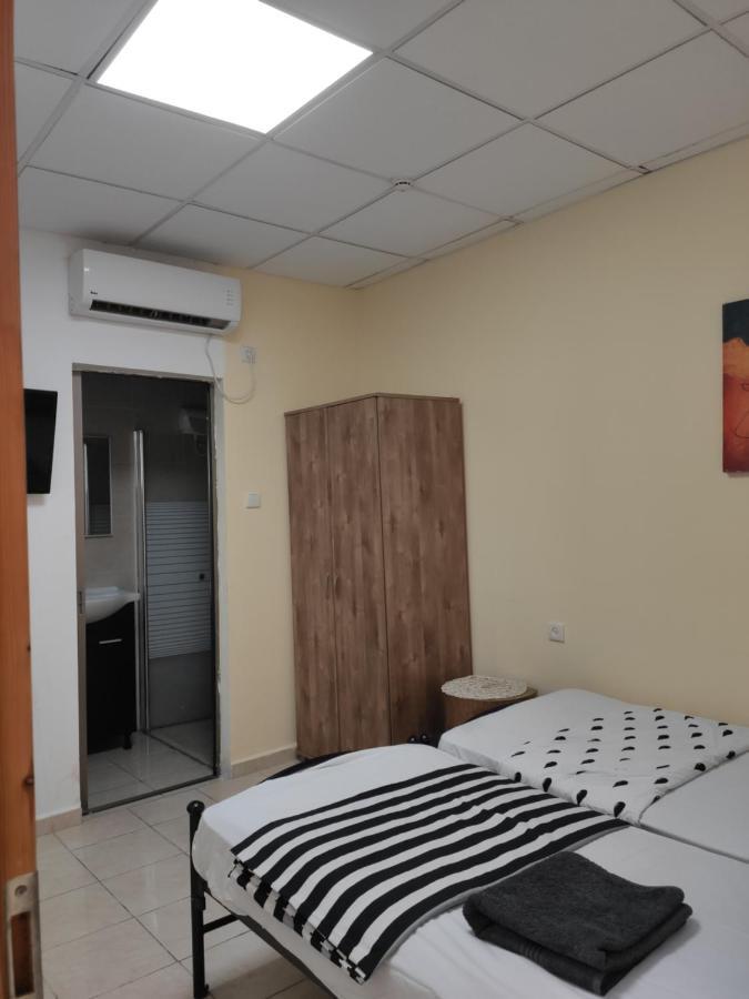 Grin-Motel Haifa Buitenkant foto