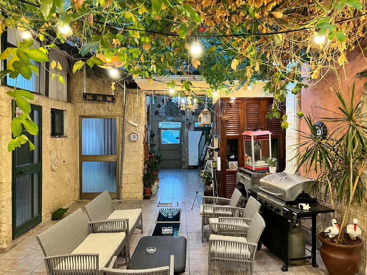 Grin-Motel Haifa Buitenkant foto