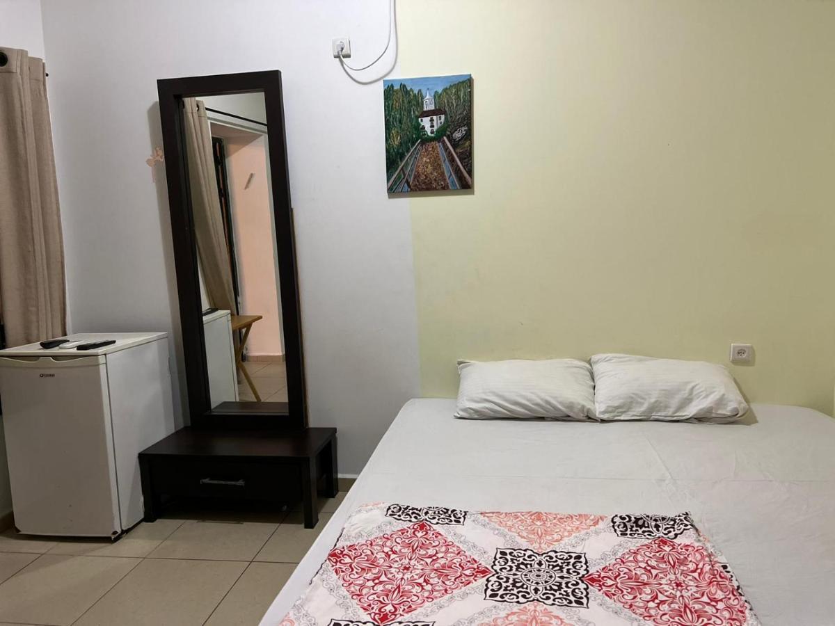 Grin-Motel Haifa Buitenkant foto